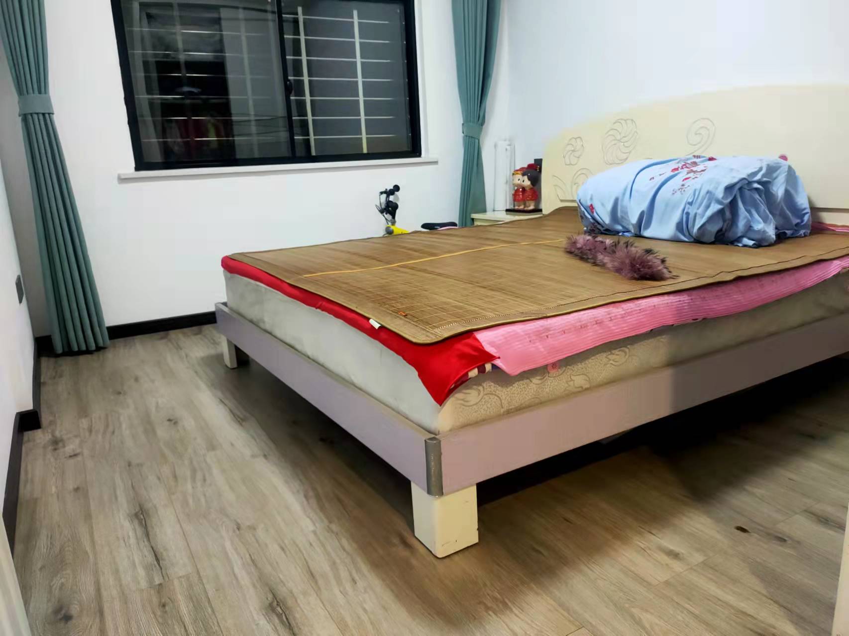 金碧花园 4室2厅2卫 113.8万 金碧花园 4室2厅2卫 113.8万客厅