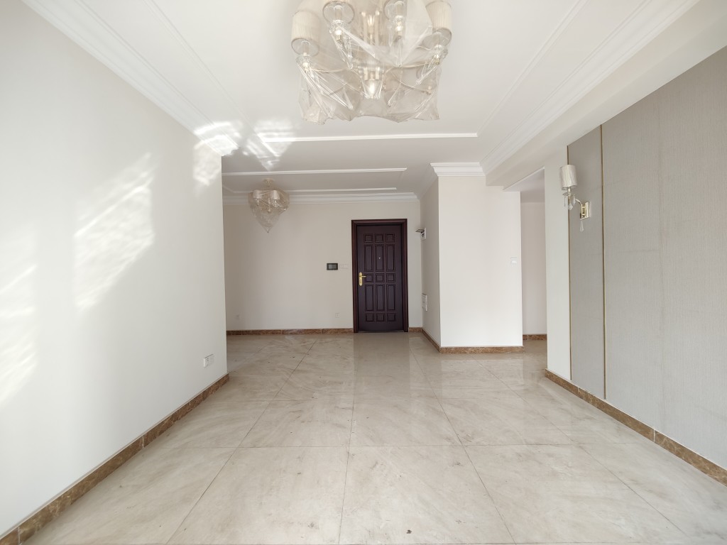 恒大华府 3室2厅1卫 73.80万 恒大华府 3室2厅1卫 73.80万客厅