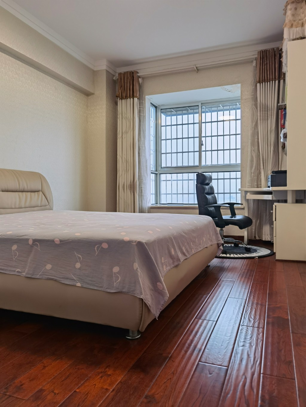 鑫源大厦  3室2厅2卫    80.0万 鑫源大厦  3室2厅2卫    80.0万卧室