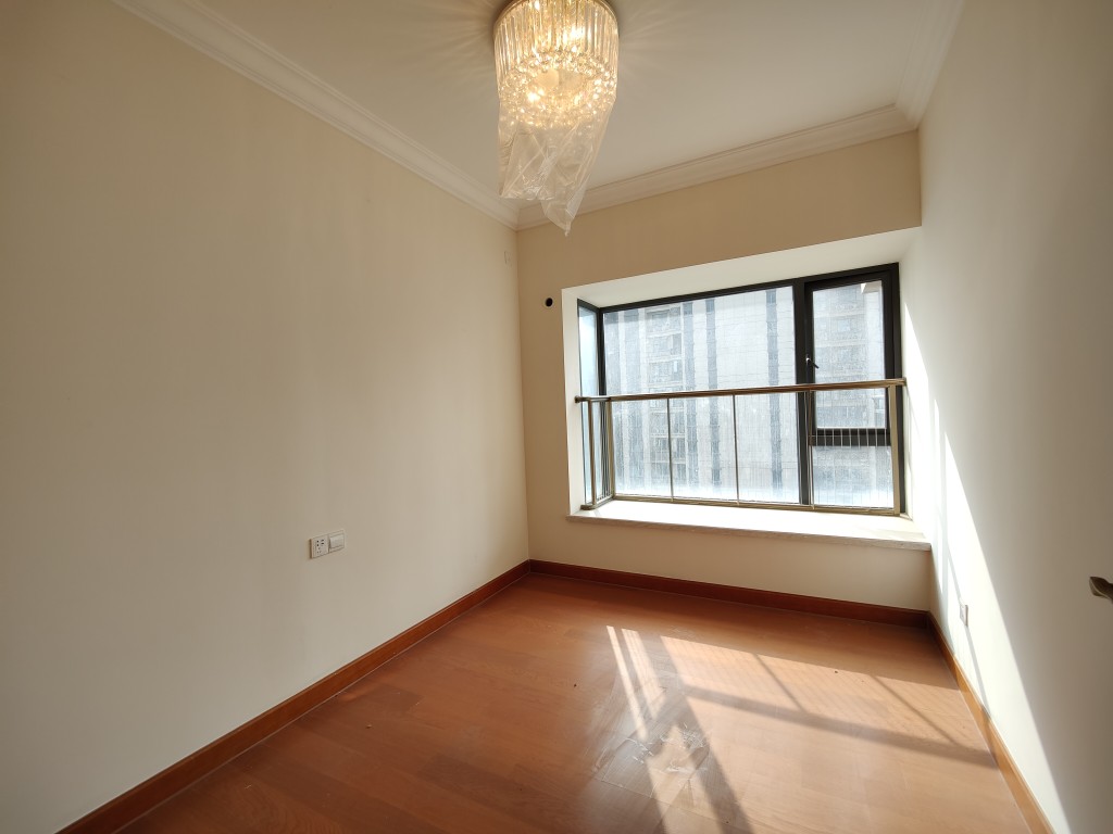 恒大华府 3室2厅1卫 73.80万 恒大华府 3室2厅1卫 73.80万客厅