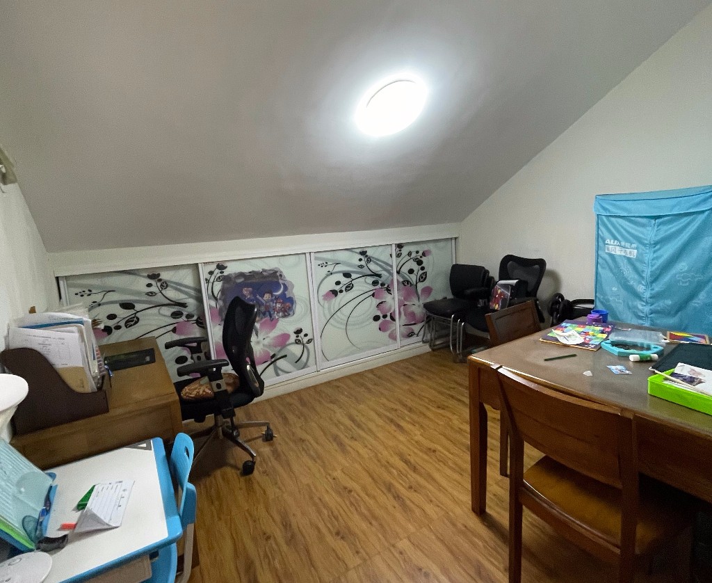 天泰花园(就是天泰小区) 5室3厅3卫 76.0万 天泰花园(就是天泰小区) 5室3厅3卫 76.0万客厅