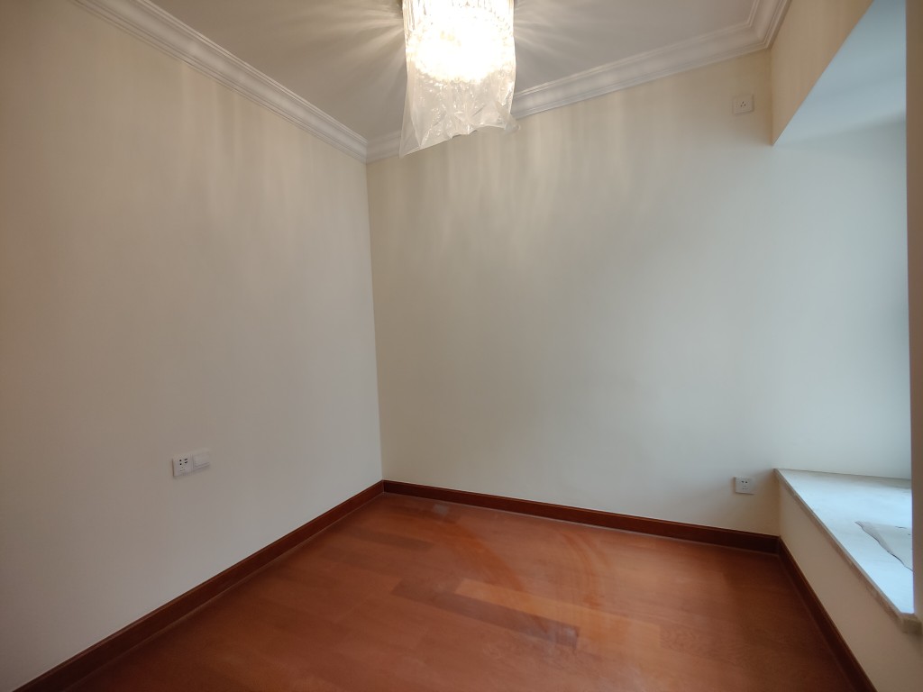 恒大华府 3室2厅1卫 73.80万 恒大华府 3室2厅1卫 73.80万客厅