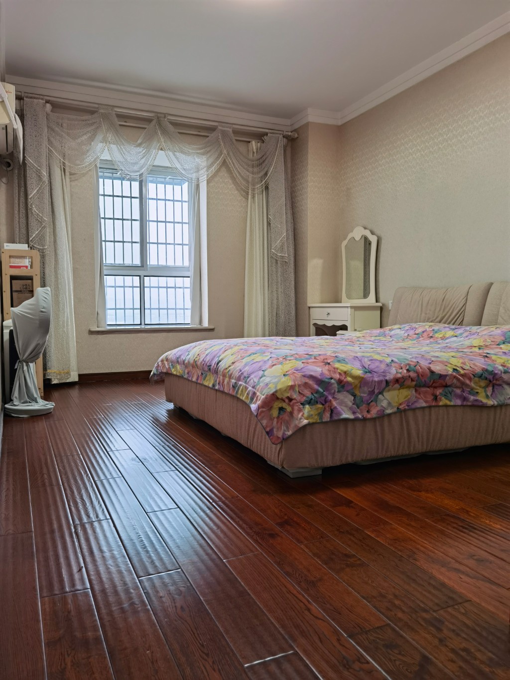 鑫源大厦  3室2厅2卫    80.0万 鑫源大厦  3室2厅2卫    80.0万卧室