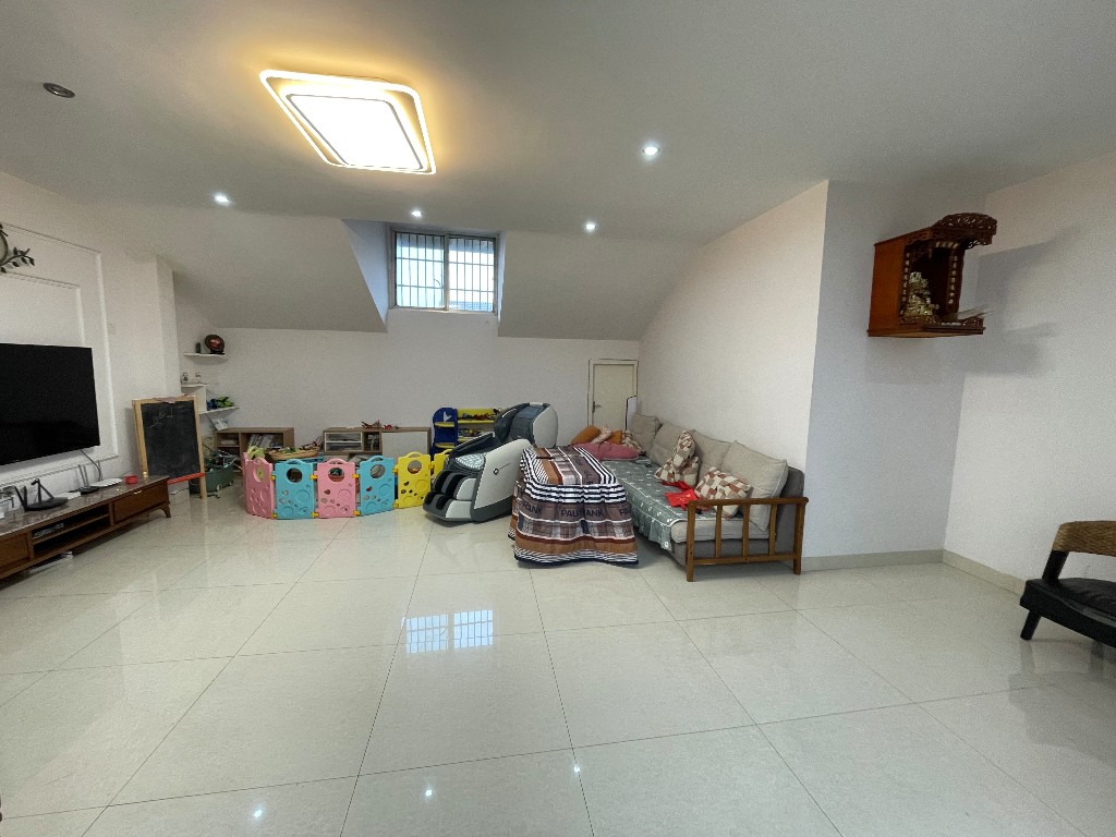 天泰花园(就是天泰小区) 5室3厅3卫 76.0万 天泰花园(就是天泰小区) 5室3厅3卫 76.0万客厅