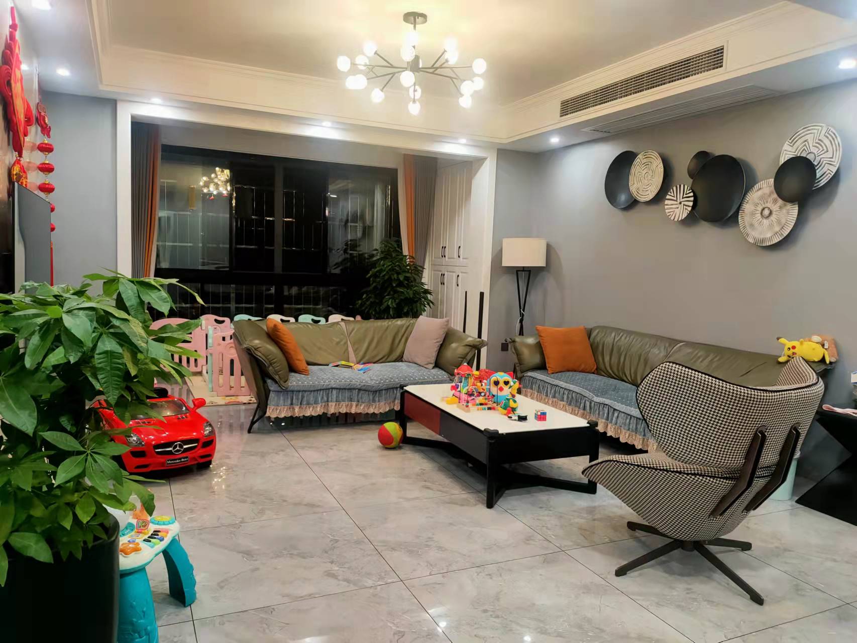 金碧花园 4室2厅2卫 113.8万 金碧花园 4室2厅2卫 113.8万客厅