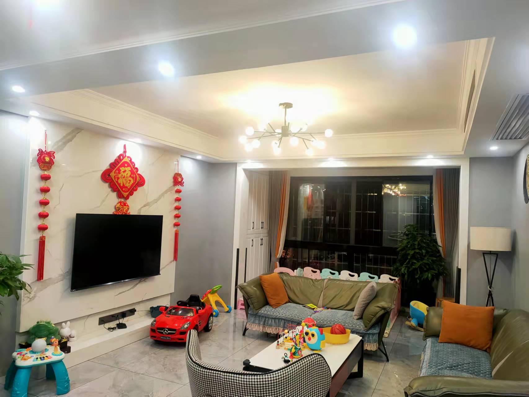 金碧花园 4室2厅2卫 113.8万 金碧花园 4室2厅2卫 113.8万客厅