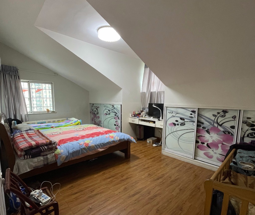 天泰花园(就是天泰小区) 5室3厅3卫 76.0万 天泰花园(就是天泰小区) 5室3厅3卫 76.0万客厅