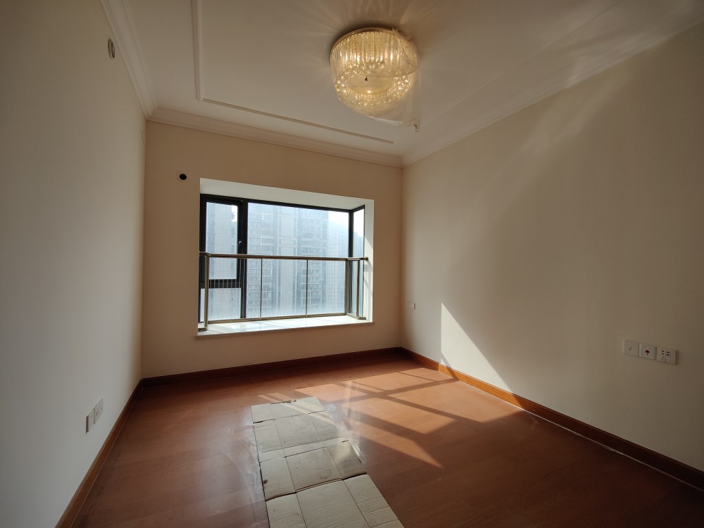 恒大华府 3室2厅1卫 73.80万 恒大华府 3室2厅1卫 73.80万客厅