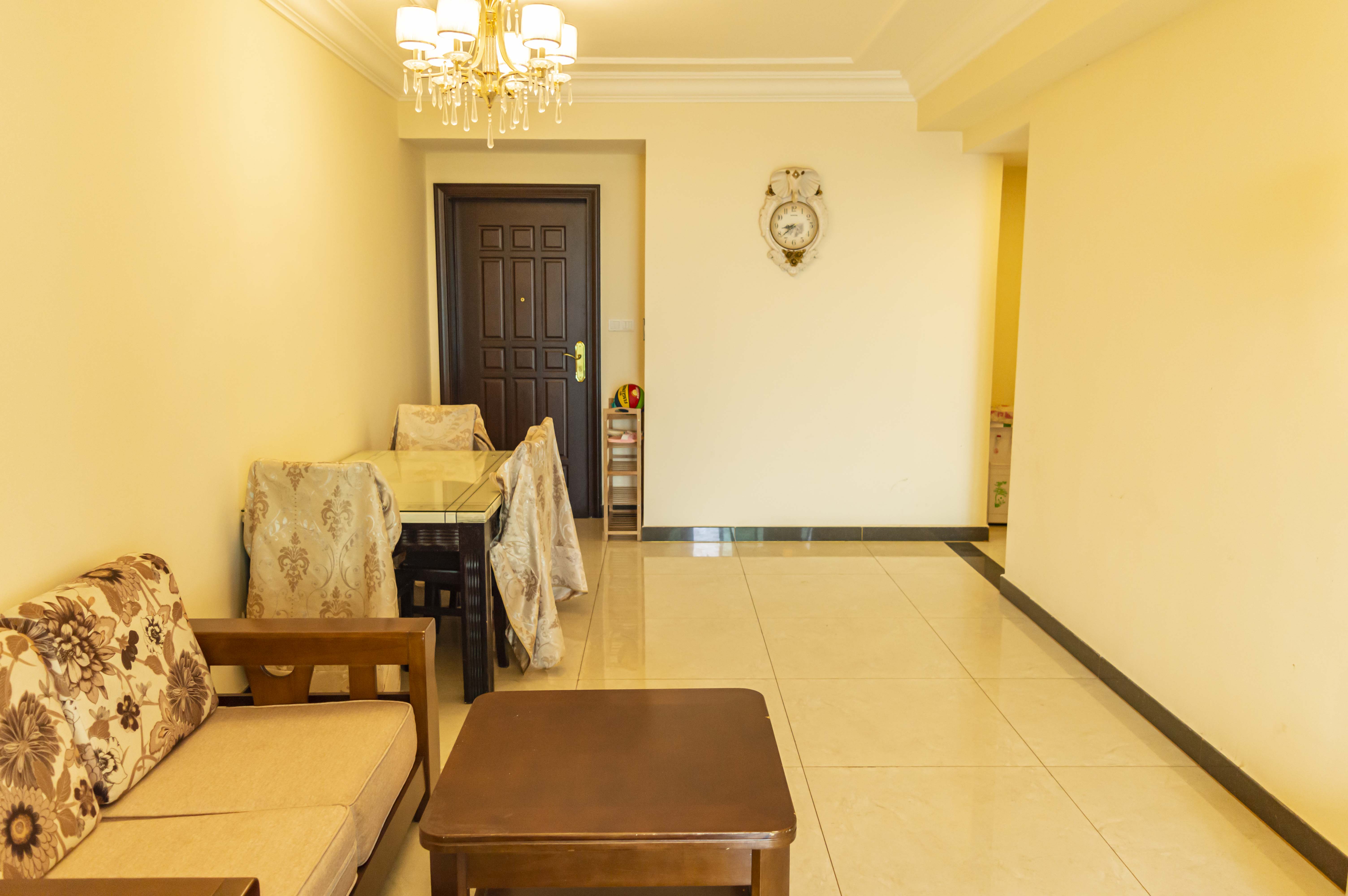 恒大绿洲  2室2厅1卫    58.0万 恒大绿洲  2室2厅1卫    58.0万客厅