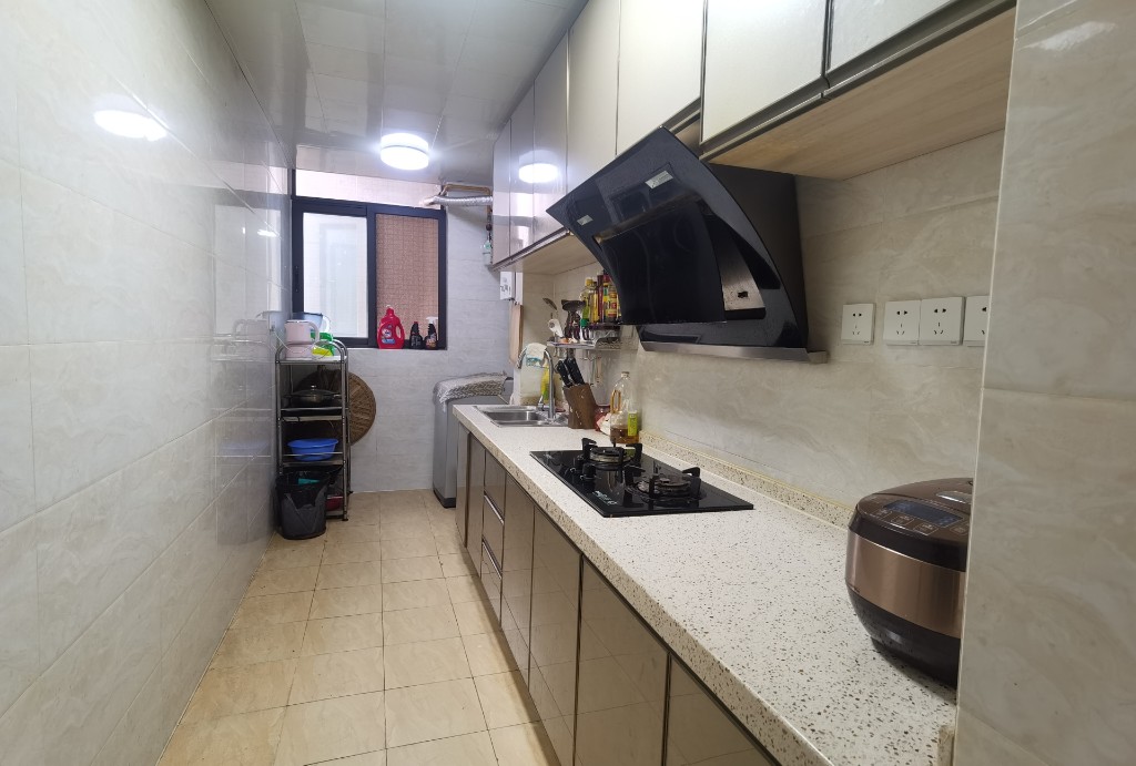 远大中央公园一期 3室2厅2卫 2600.0元/月 远大中央公园一期 3室2厅2卫 2600.0元/月室内图