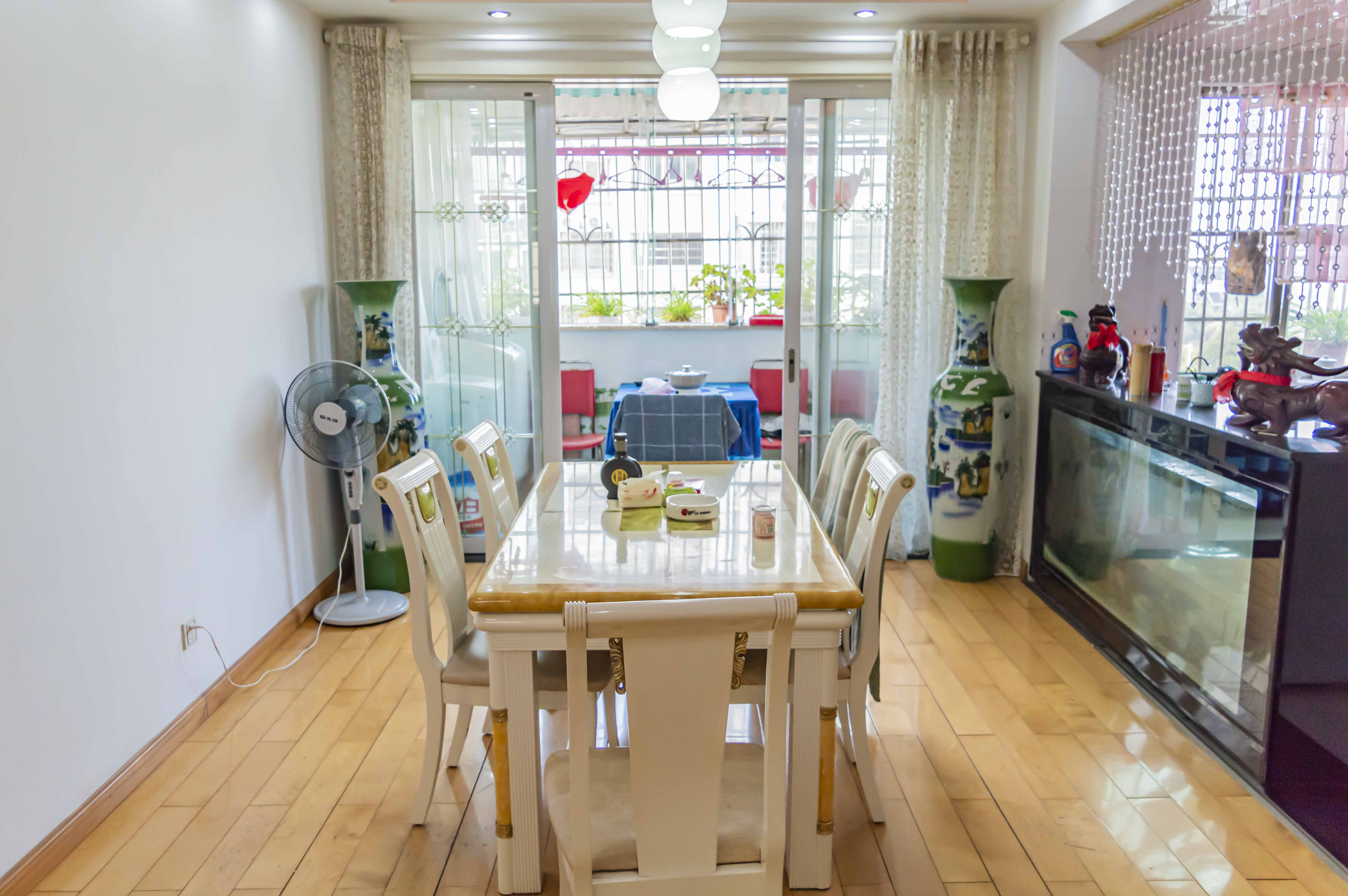 梓怡华盛家园 4室2厅2卫 92.8万 梓怡华盛家园 4室2厅2卫 92.8万客厅