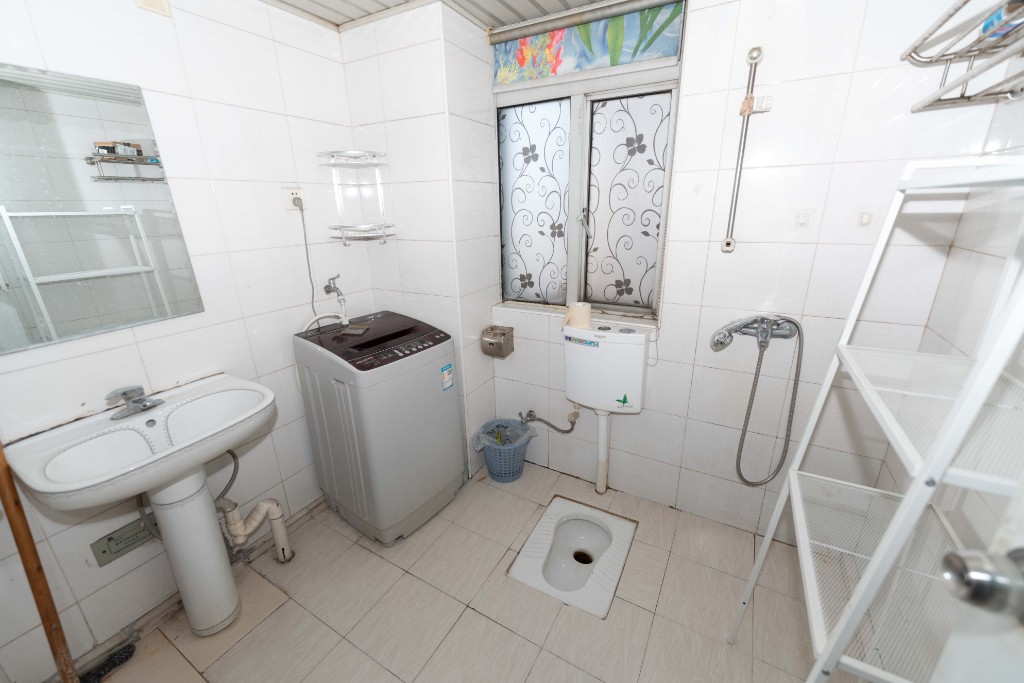 中远公馆 2室1厅1卫 74.0万 中远公馆 2室1厅1卫 74.0万卫生间