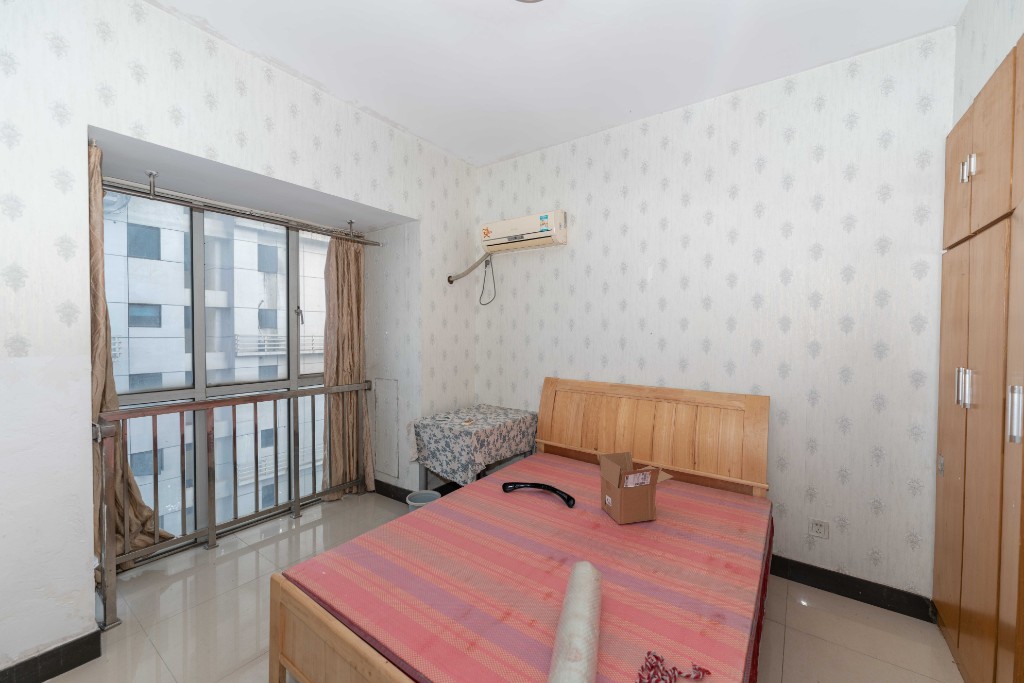 中远公馆 2室1厅1卫 74.0万 中远公馆 2室1厅1卫 74.0万卧室