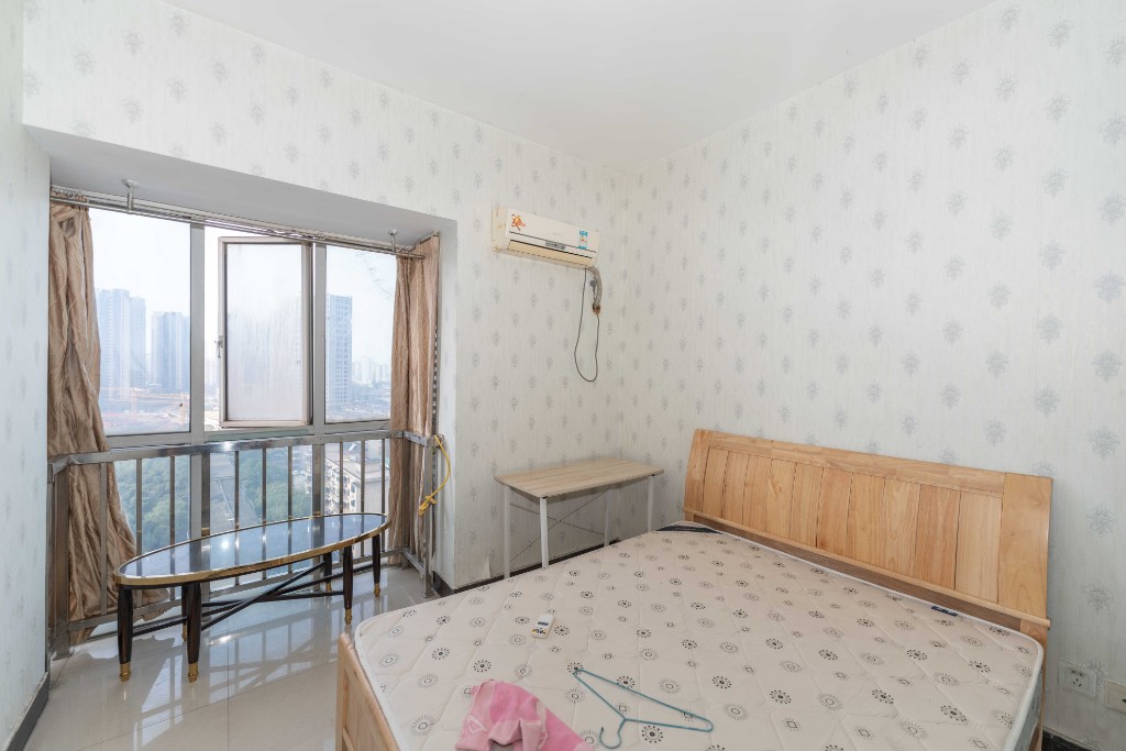 中远公馆 2室1厅1卫 74.0万 中远公馆 2室1厅1卫 74.0万卧室