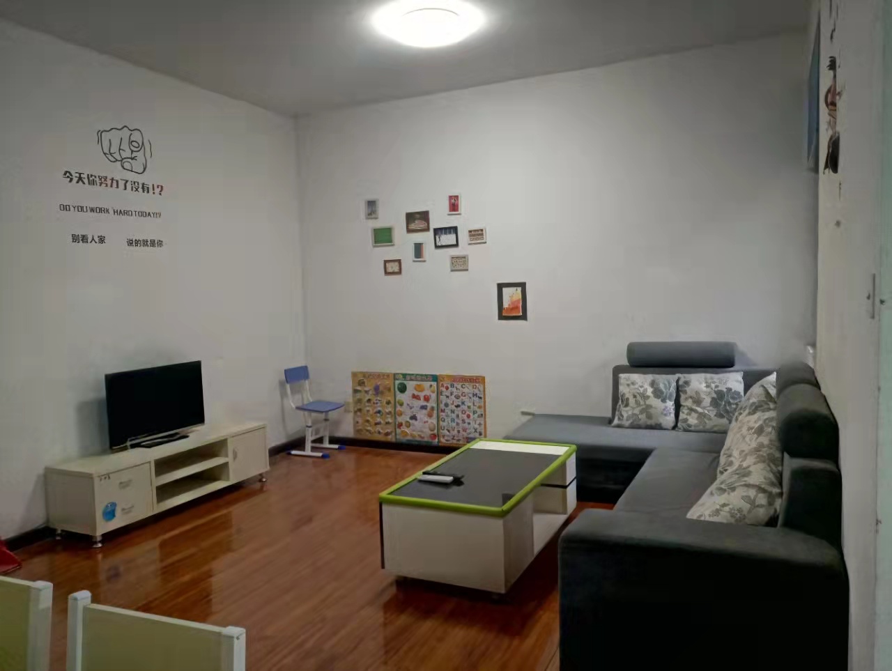 尚格名城东岸花园  2室1厅1卫    49.8万 尚格名城东岸花园  2室1厅1卫    49.8万客厅