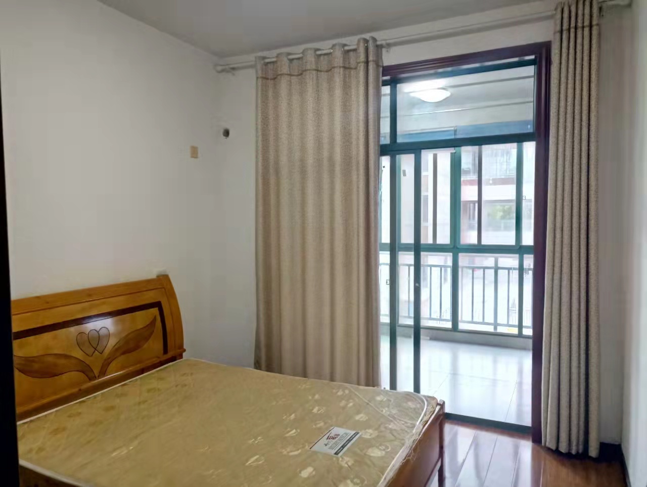 尚格名城东岸花园  2室1厅1卫    49.8万 尚格名城东岸花园  2室1厅1卫    49.8万客厅