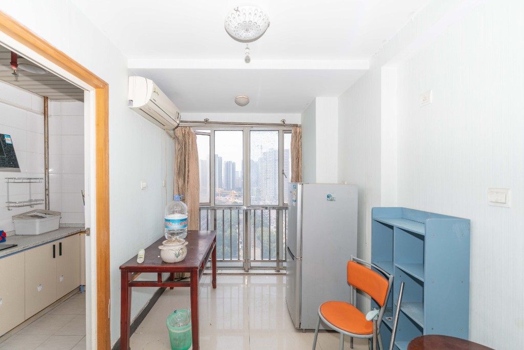 中远公馆 2室1厅1卫 74.0万 中远公馆 2室1厅1卫 74.0万阳台