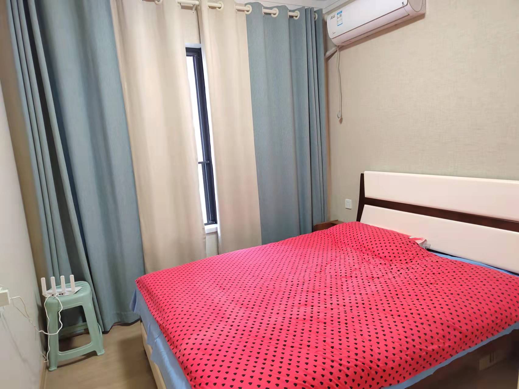 美的梧桐庄园  3室2厅2卫   74.50万客厅