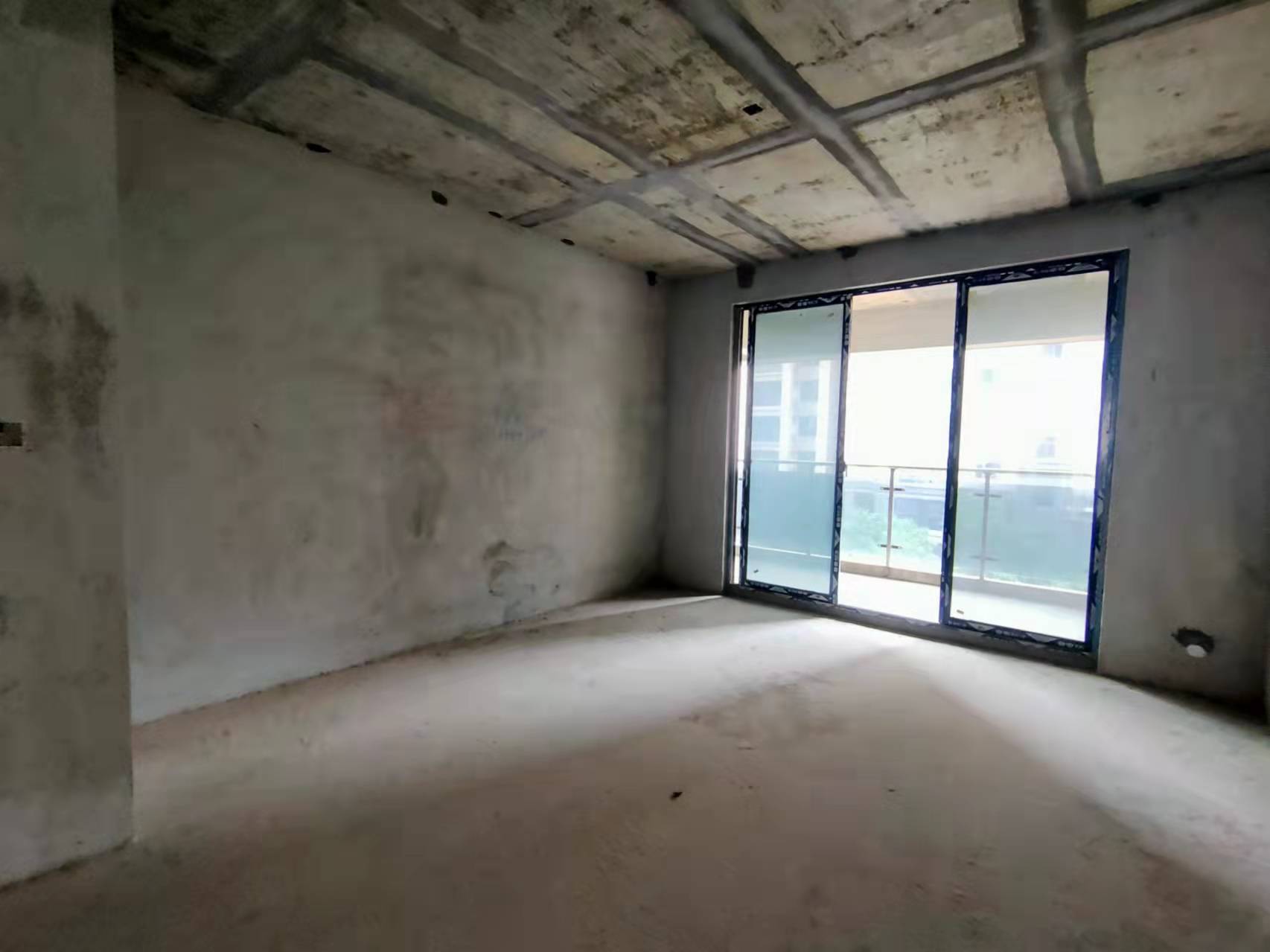 融冠恋城 4室2厅1卫 106.8万 融冠恋城 4室2厅1卫 106.8万客厅