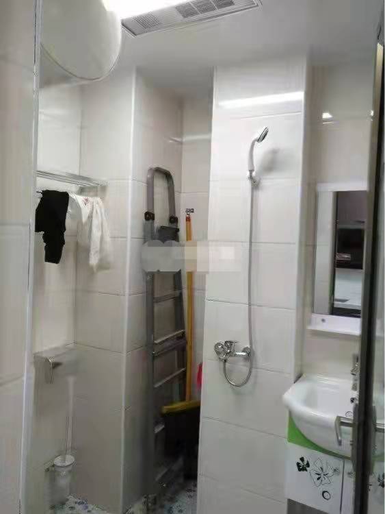 东能.中央公馆  1室1厅1卫    1600.0元/月 东能.中央公馆  1室1厅1卫    1600.0元/月室内图