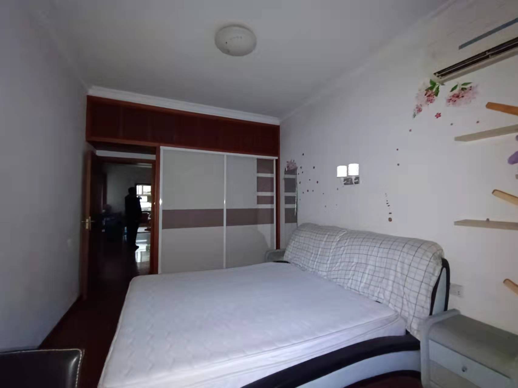 桃花仑办事处桃花仑社区 3室2厅1卫 1300.0元/月 桃花仑办事处桃花仑社区 3室2厅1卫 1300.0元/月室内图