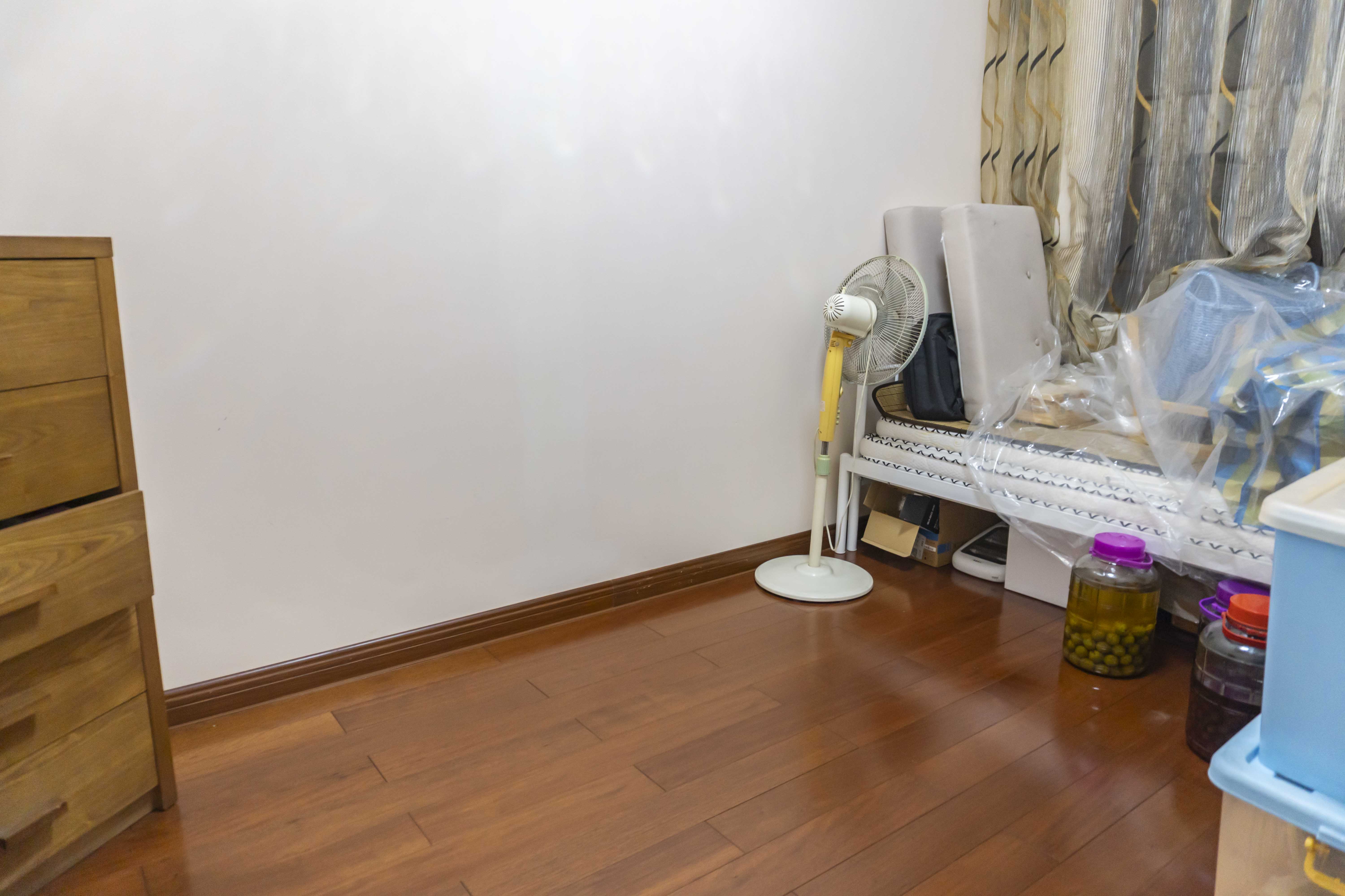 君临上海湾 3室2厅1卫 90.0万 君临上海湾 3室2厅1卫 90.0万客厅