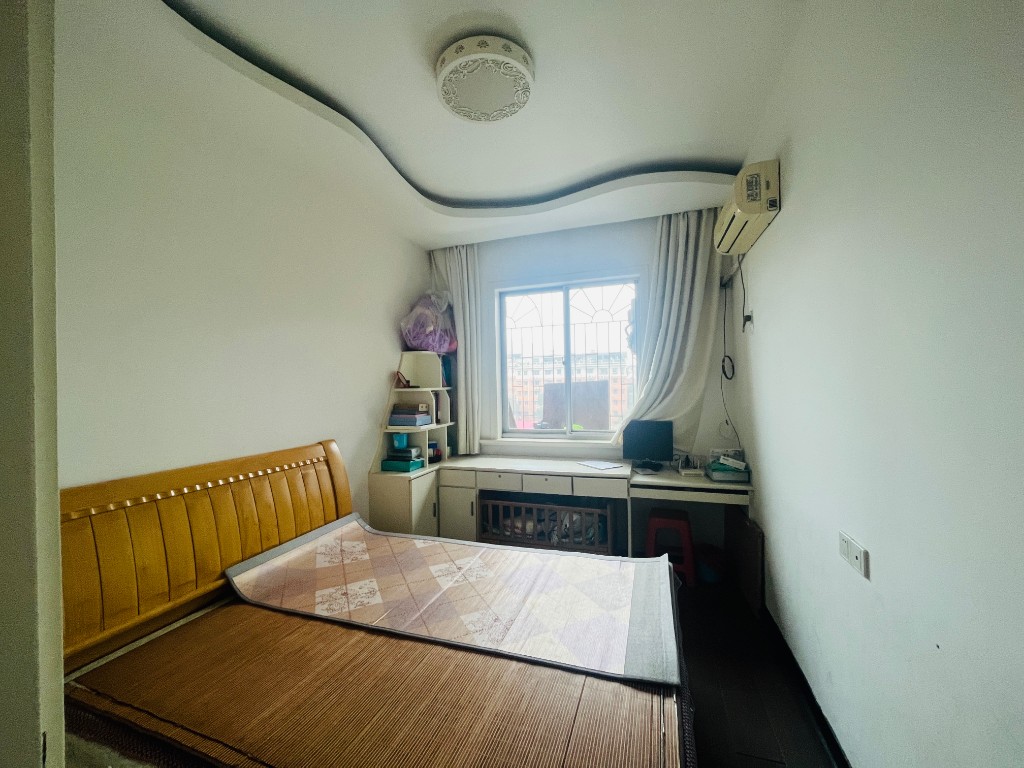 汇丰小区 3室2厅2卫 51.0万 汇丰小区 3室2厅2卫 51.0万客厅