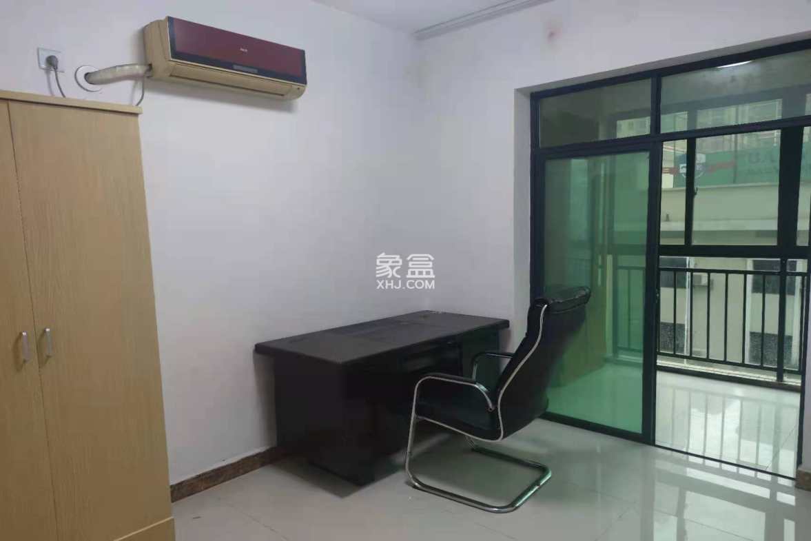 水映豪廷(一,二,三期) 3室2厅2卫 70.00万 水映豪廷(一,二,三期) 3室2厅2卫 70.00万卧室