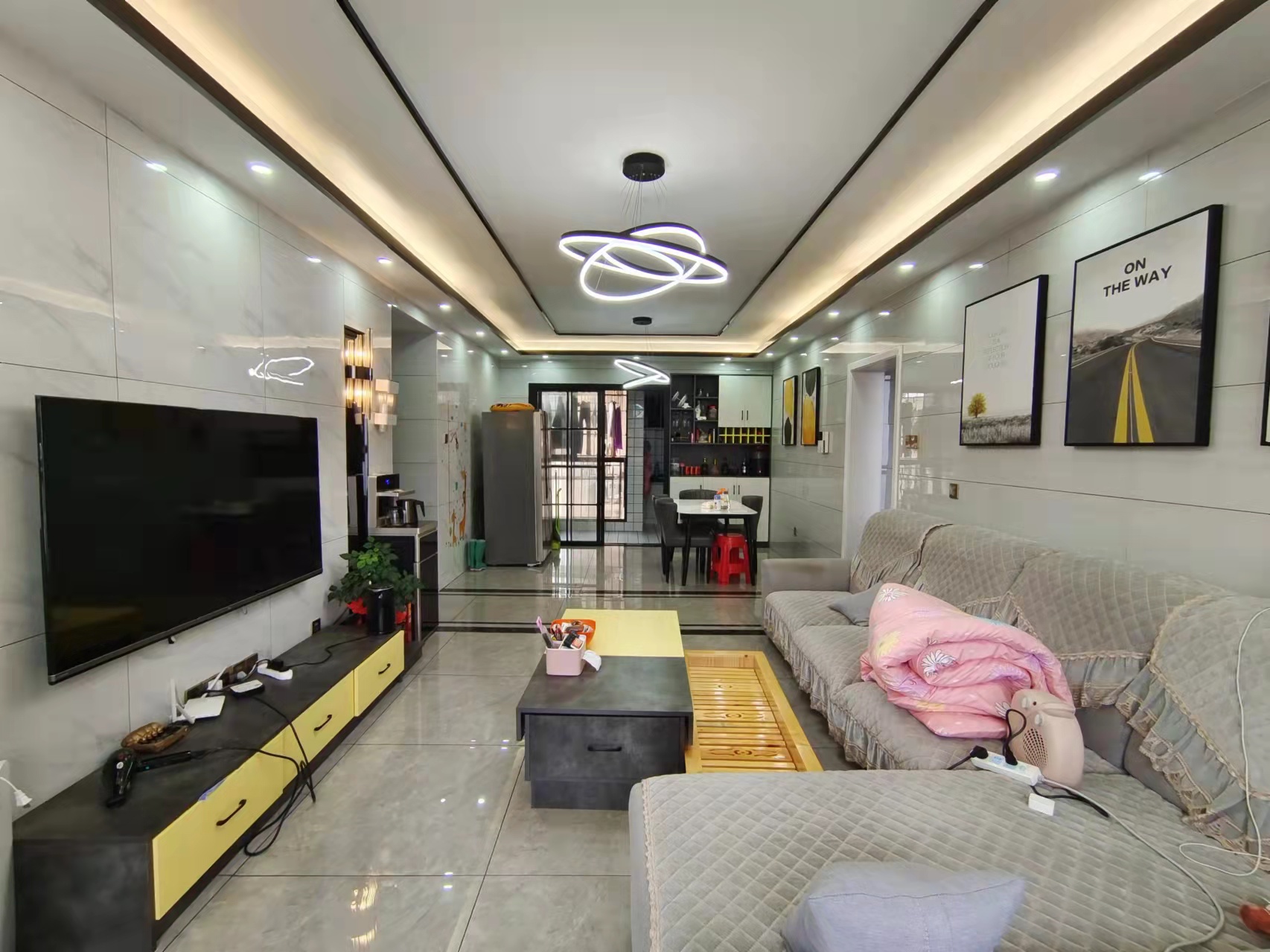 佳兆业金域天下三期 3室2厅2卫 86.0万 佳兆业金域天下三期 3室2厅2卫 86.0万客厅