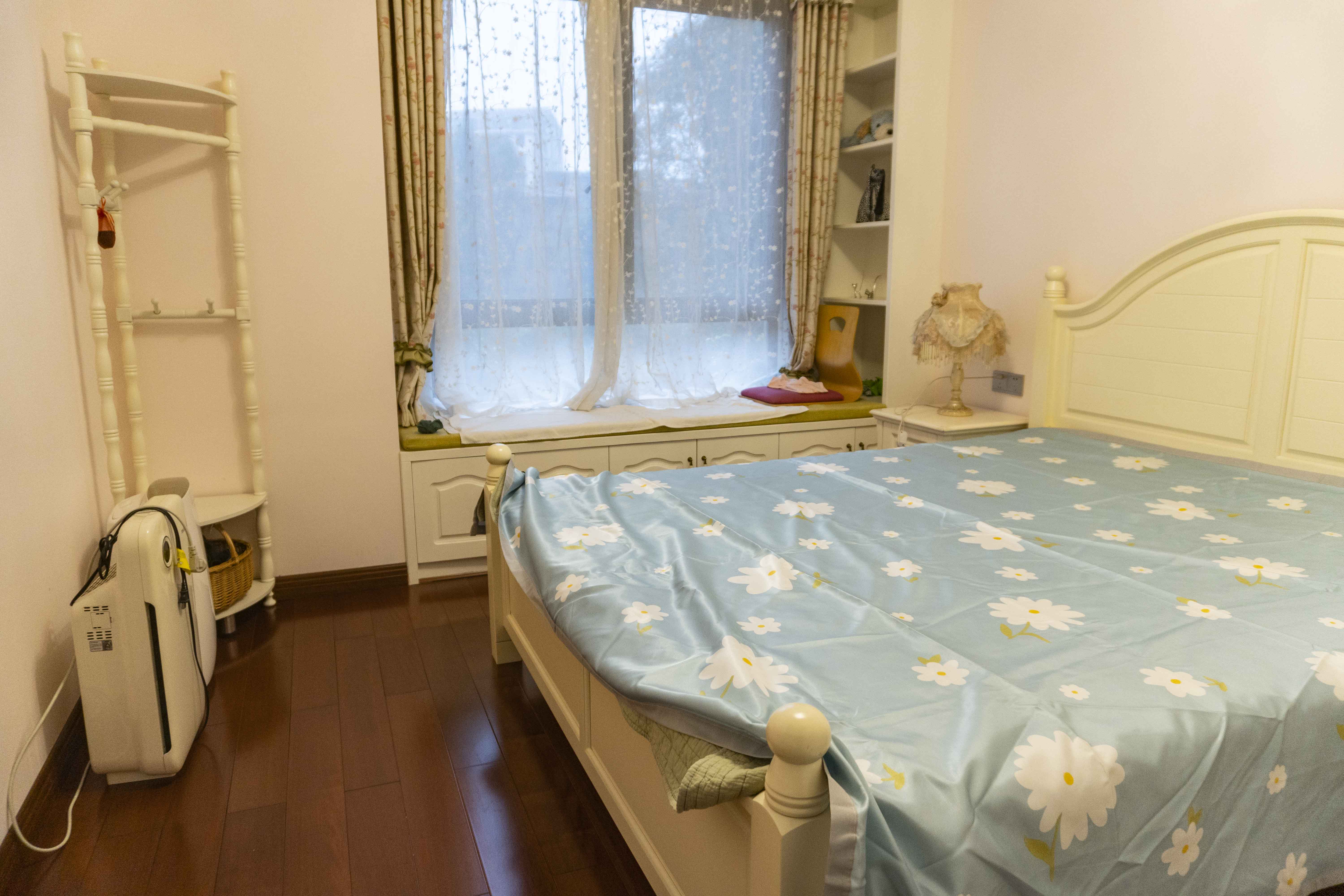 君临上海湾 3室2厅1卫 90.0万 君临上海湾 3室2厅1卫 90.0万客厅