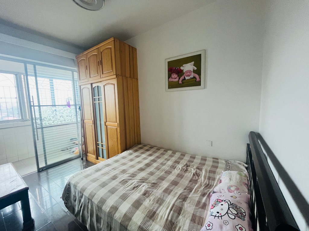 汇丰小区 3室2厅2卫 51.0万 汇丰小区 3室2厅2卫 51.0万客厅