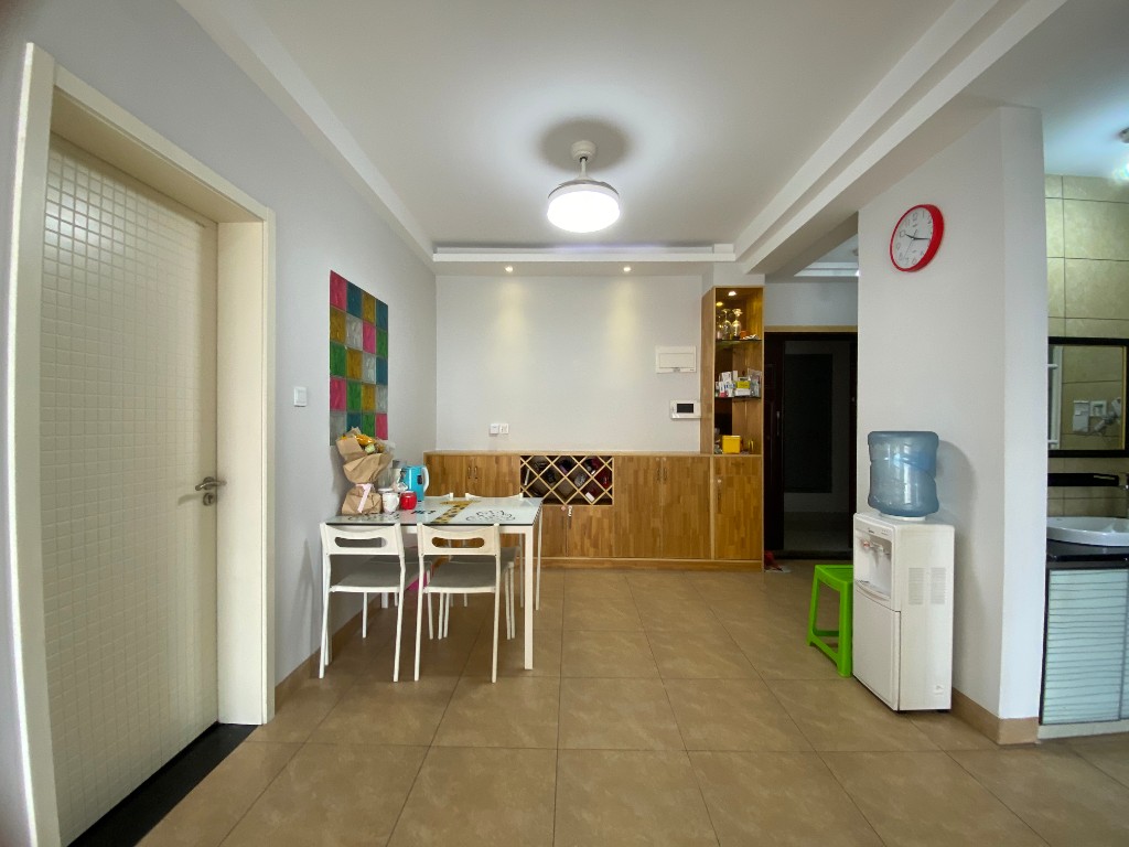 新桂都(锁)  2室2厅1卫    69.8万 新桂都(锁)  2室2厅1卫    69.8万客厅