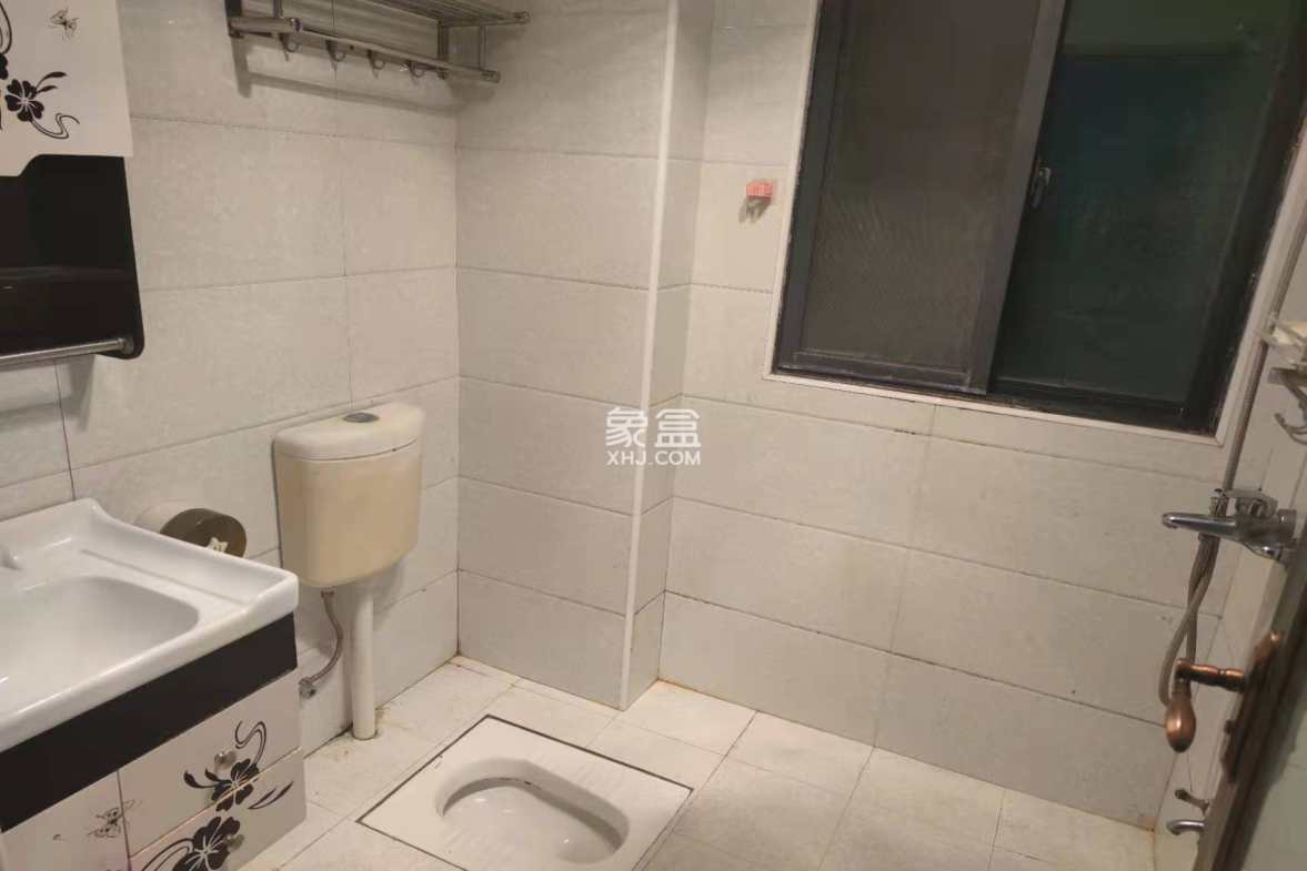 水映豪廷(一,二,三期) 3室2厅2卫 70.00万 水映豪廷(一,二,三期) 3室2厅2卫 70.00万卫生间