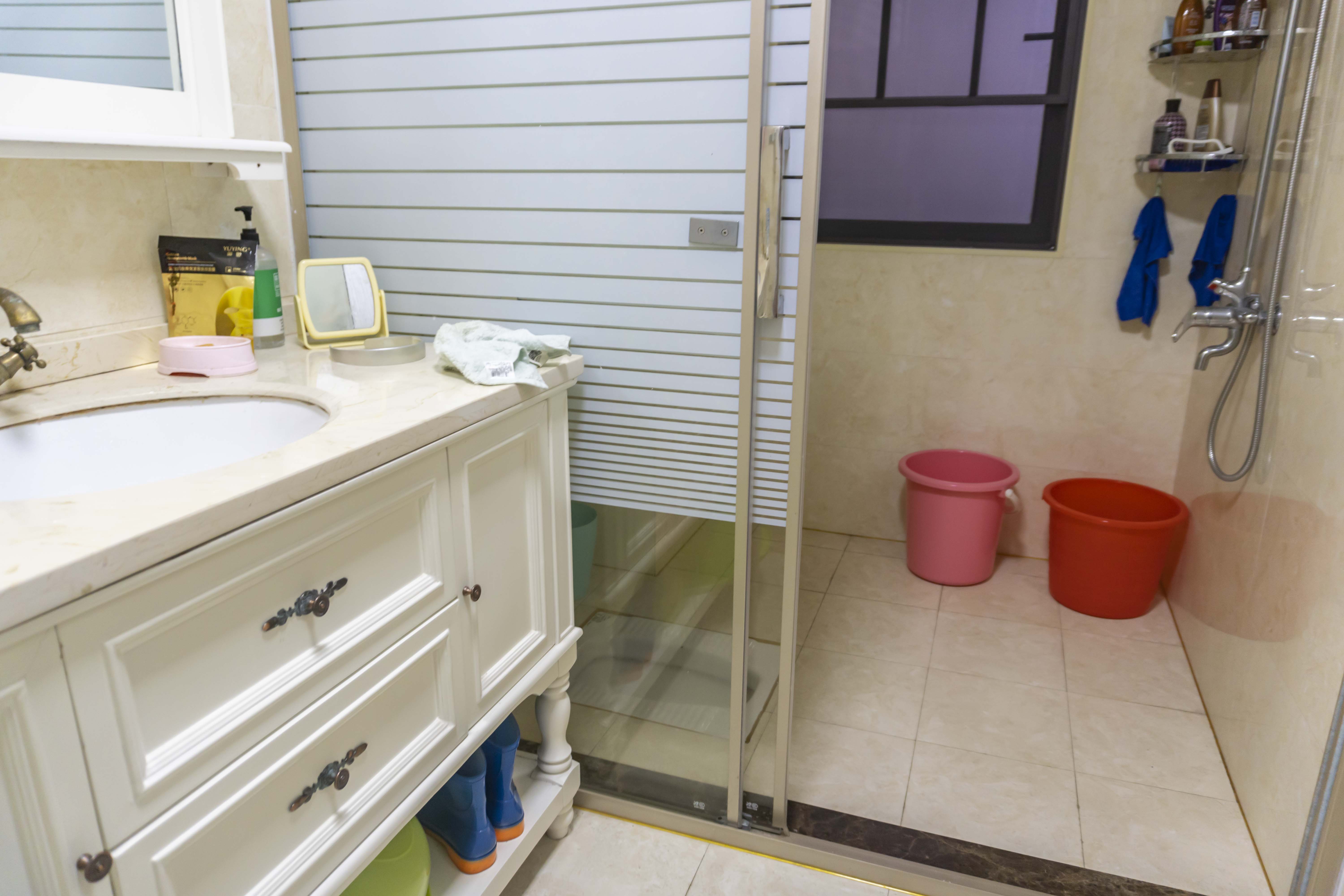 君临上海湾 3室2厅1卫 90.0万 君临上海湾 3室2厅1卫 90.0万客厅