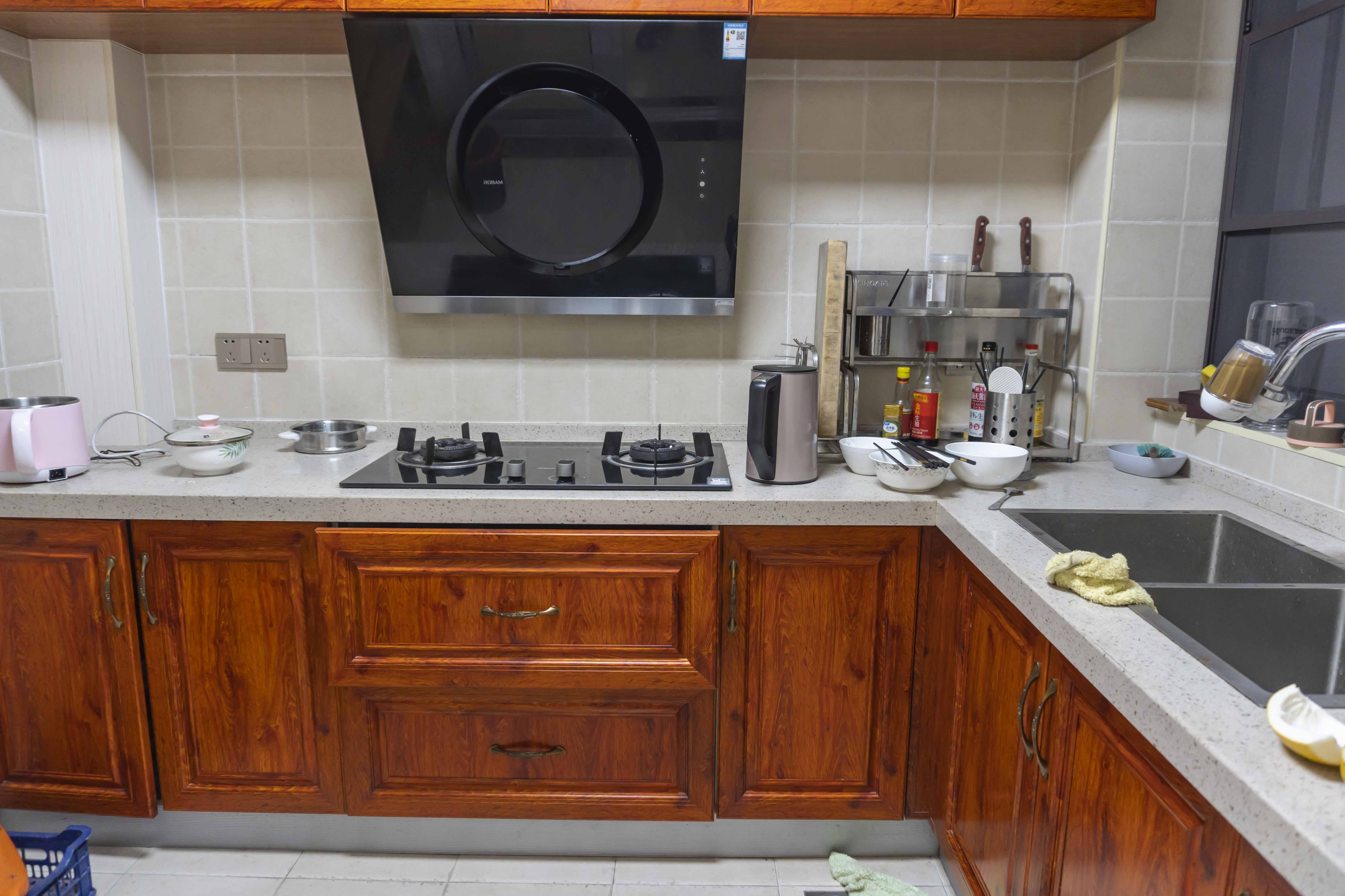 君临上海湾 3室2厅1卫 90.0万 君临上海湾 3室2厅1卫 90.0万客厅