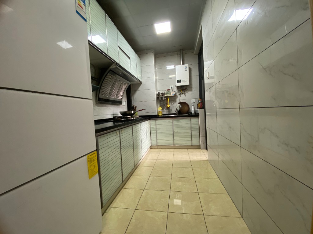 新桂都(锁)  2室2厅1卫    69.8万 新桂都(锁)  2室2厅1卫    69.8万客厅