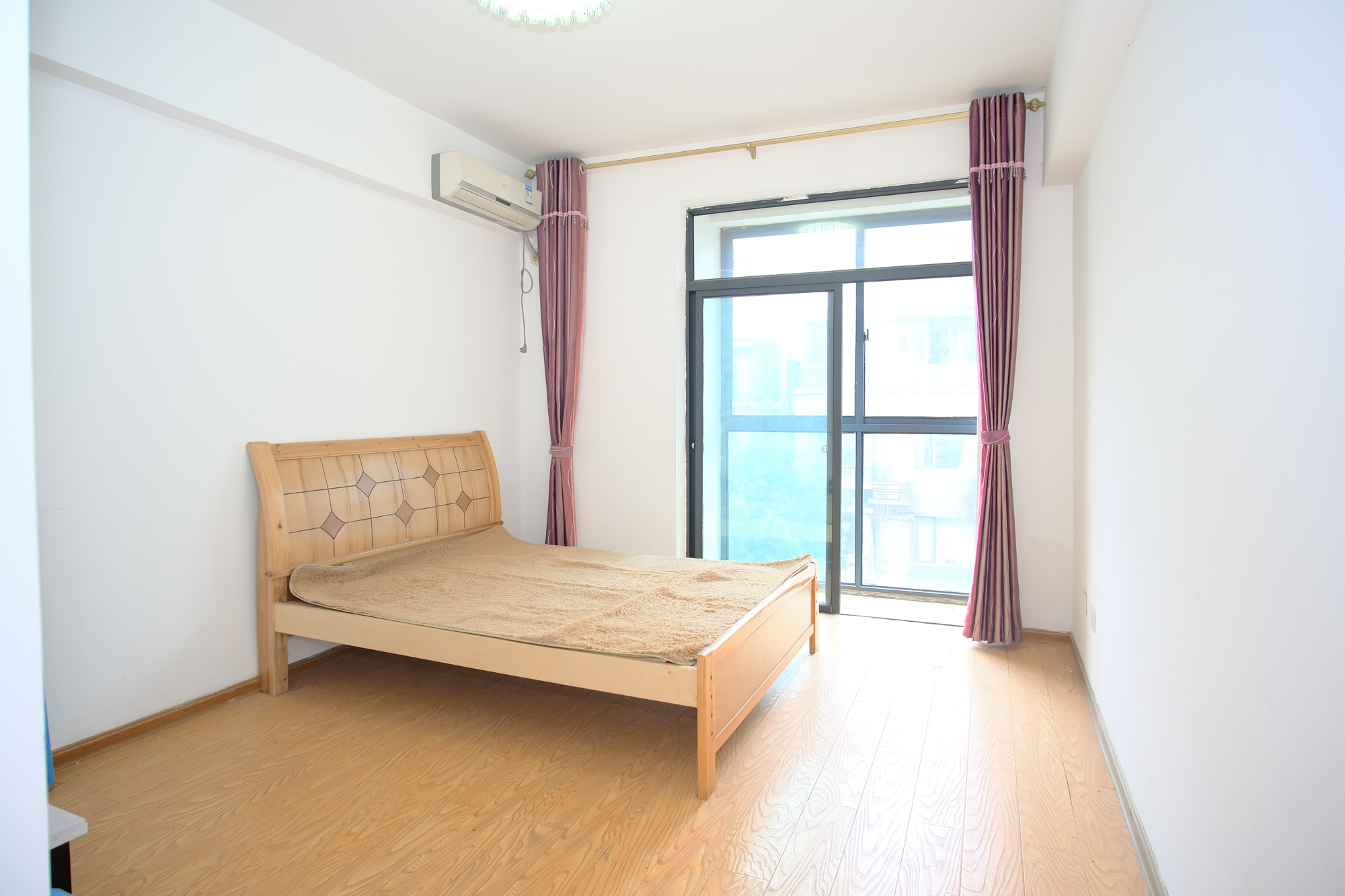 美林水郡  4室2厅2卫    135.8万卧室