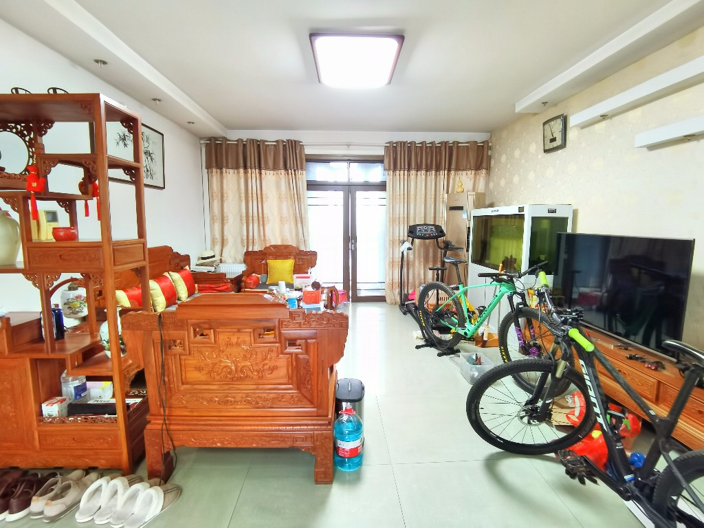 西子花园 4室2厅2卫 72.0万 西子花园 4室2厅2卫 72.0万客厅