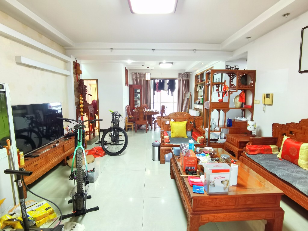 西子花园 4室2厅2卫 72.0万 西子花园 4室2厅2卫 72.0万客厅