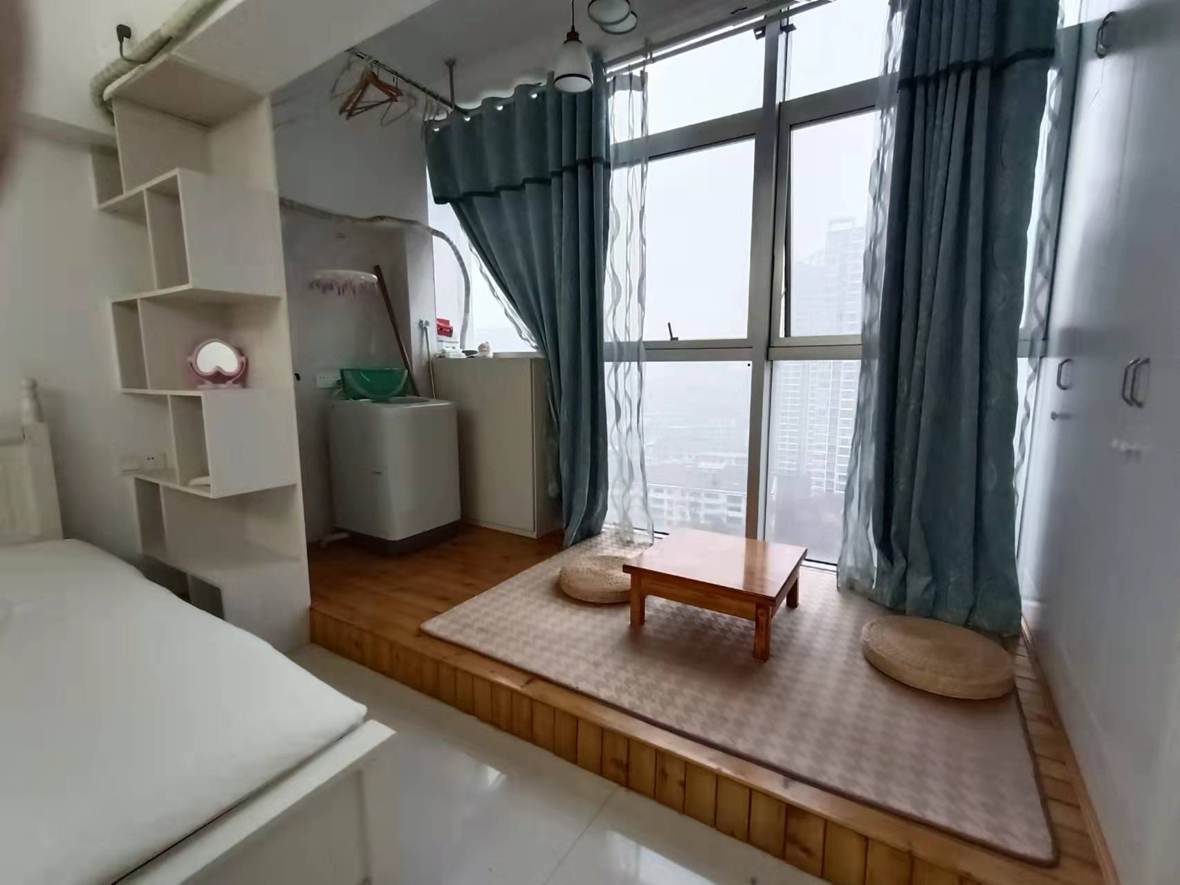 雄森国际  1室1厅1卫    1600.0元/月 雄森国际  1室1厅1卫    1600.0元/月室内图1