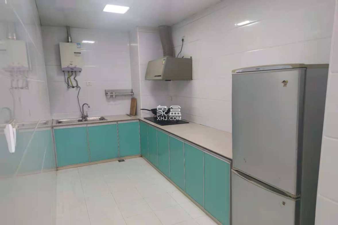 水映豪廷(一,二,三期) 3室2厅2卫 70.00万 水映豪廷(一,二,三期) 3室2厅2卫 70.00万客厅