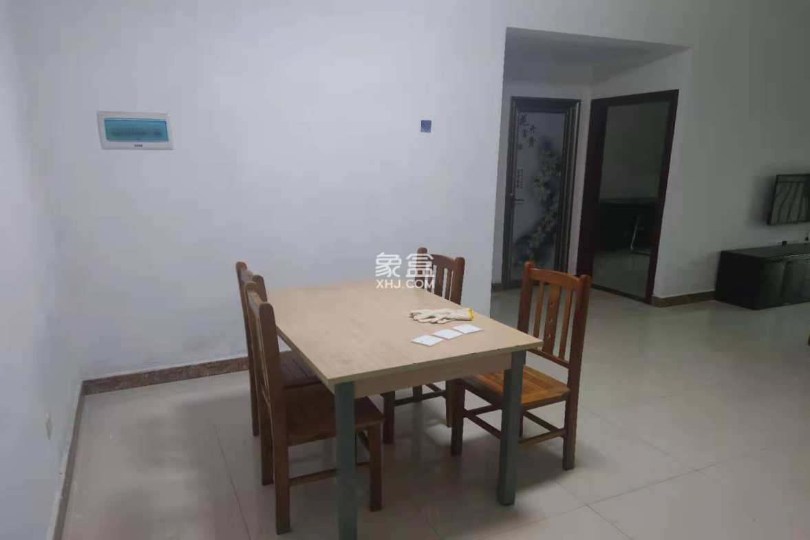 水映豪廷(一,二,三期) 3室2厅2卫 70.00万 水映豪廷(一,二,三期) 3室2厅2卫 70.00万客厅