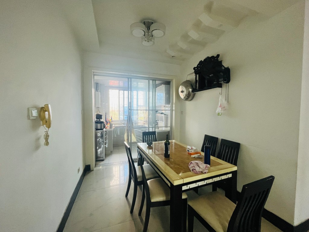 汇丰小区 3室2厅2卫 51.0万 汇丰小区 3室2厅2卫 51.0万客厅