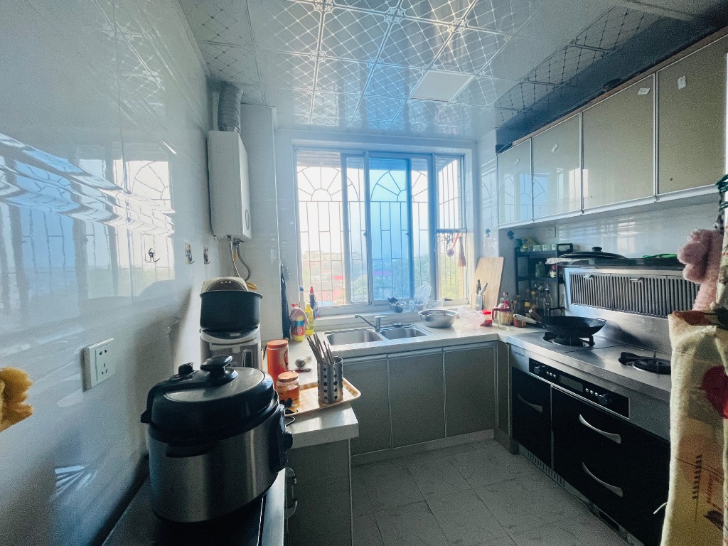 汇丰小区 3室2厅2卫 51.0万 汇丰小区 3室2厅2卫 51.0万客厅