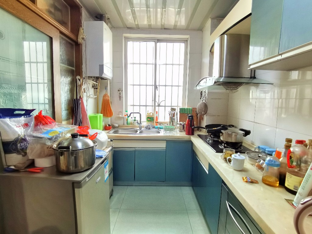 西子花园 4室2厅2卫 72.0万 西子花园 4室2厅2卫 72.0万客厅