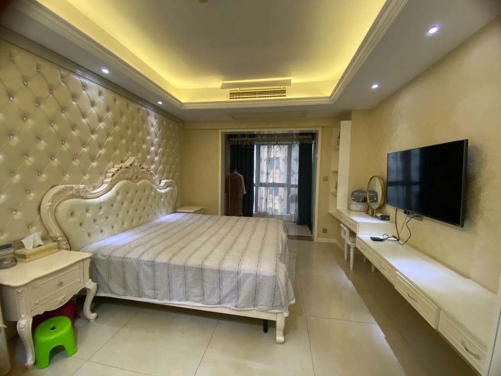 凯旋名门人民中路1006号 1室1厅1卫 35.0万 凯旋名门人民中路1006号 1室1厅1卫 35.0万客厅