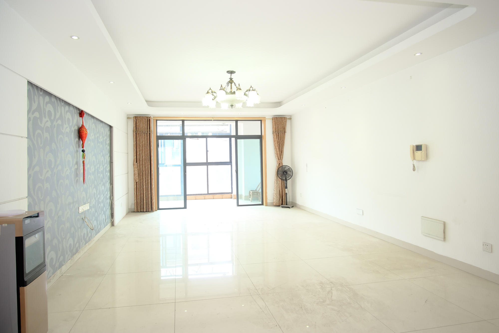 美林水郡  4室2厅2卫    135.8万客厅