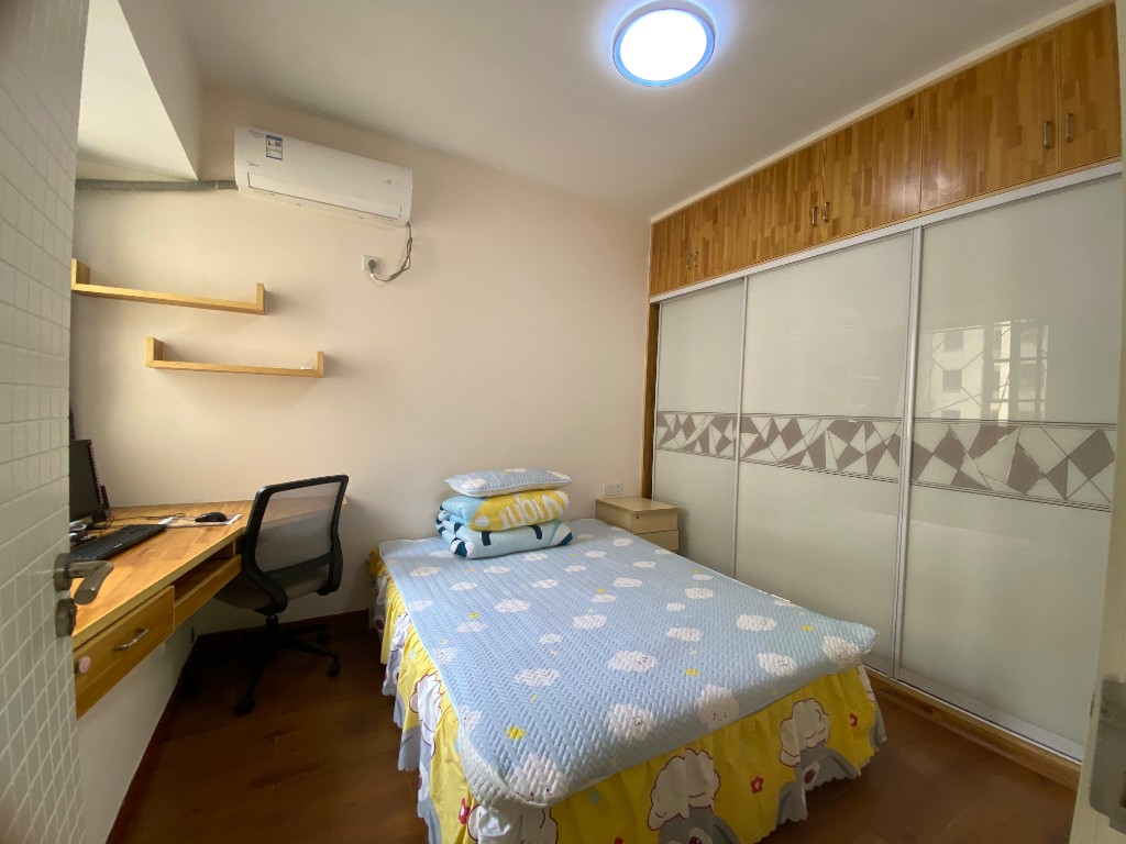 新桂都(锁)  2室2厅1卫    69.8万 新桂都(锁)  2室2厅1卫    69.8万客厅