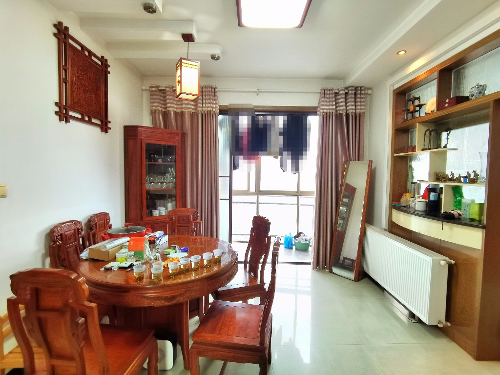 西子花园 4室2厅2卫 72.0万 西子花园 4室2厅2卫 72.0万客厅