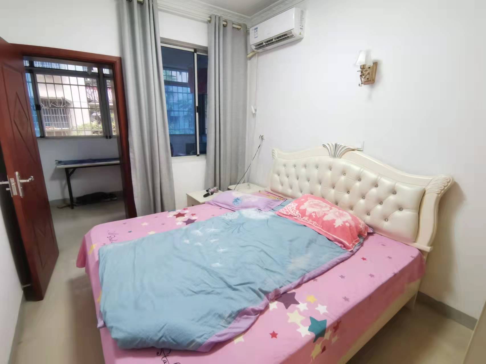 庆云山庄(里面有石塘冲) 2室2厅1卫 39.8万 庆云山庄(里面有石塘冲) 2室2厅1卫 39.8万客厅